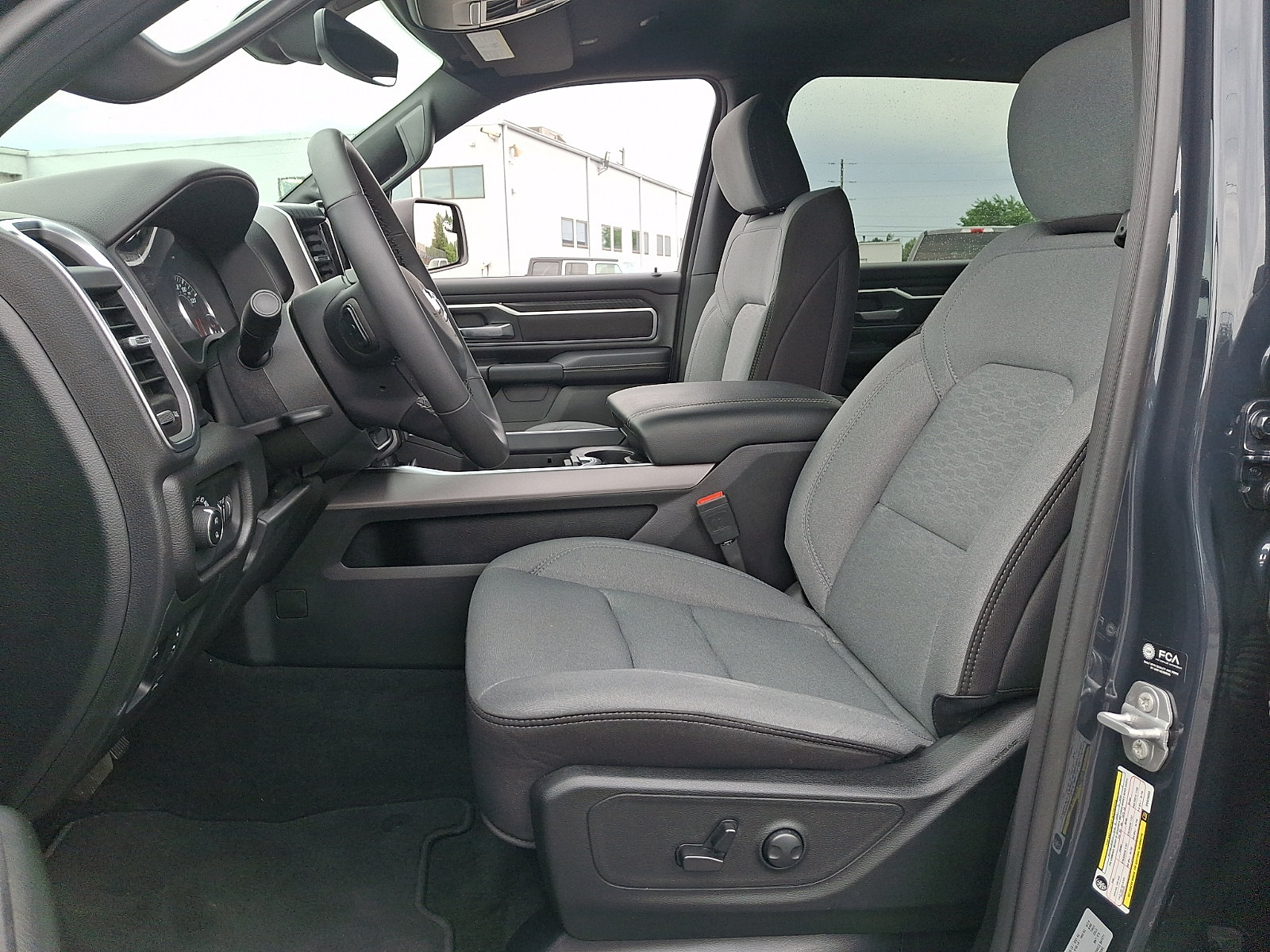 Used 2025 RAM 1500 Big Horn AWD/4WD image 13