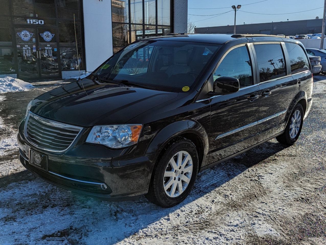 Used 2013 Chrysler Town & Country Touring image 2