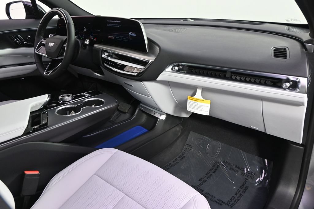 New 2026 Cadillac Lyriq Luxury w/ LPO, Floor Liner Package AWD/4WD image 15