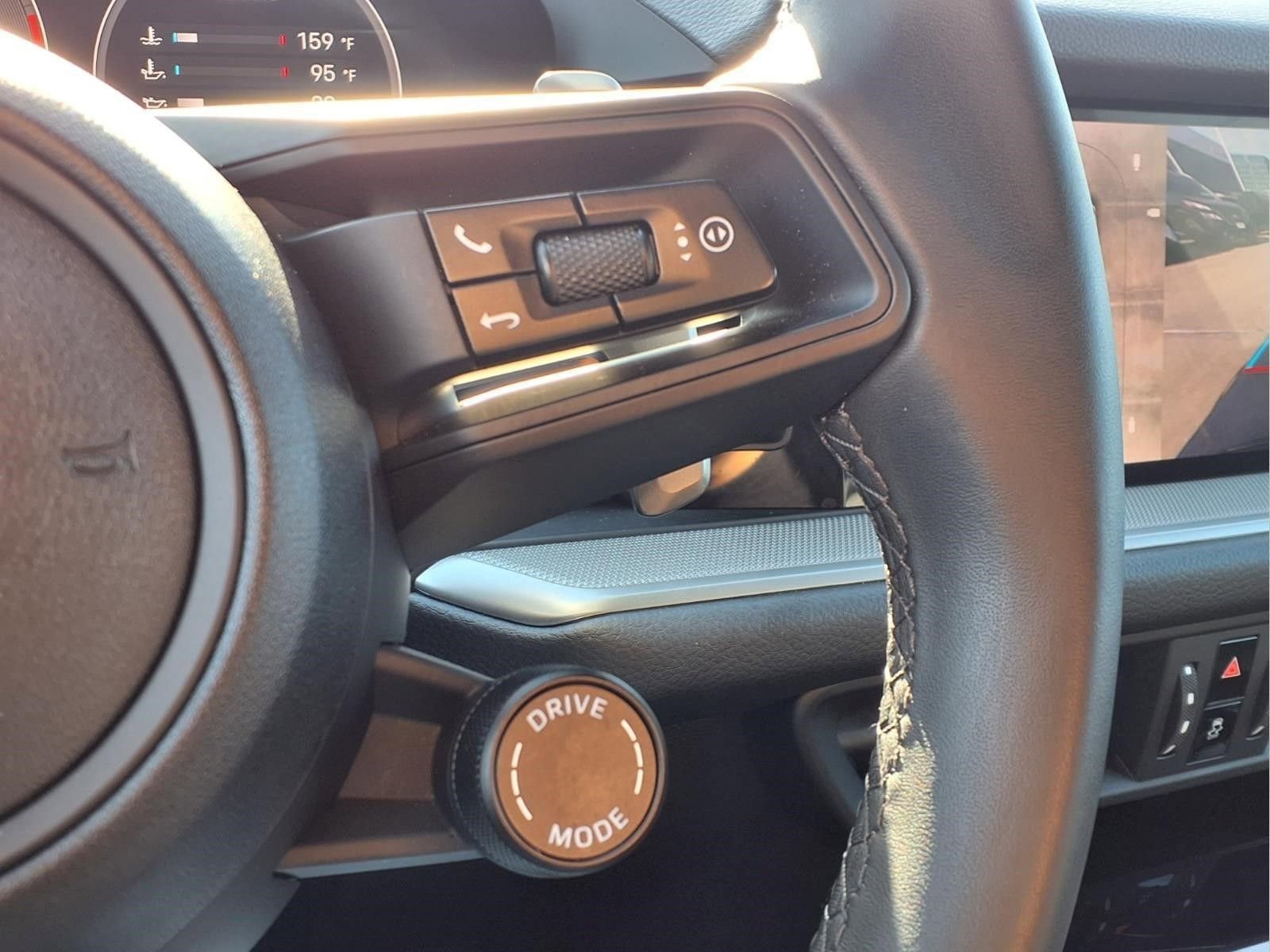 Used 2025 Porsche Cayenne image 21