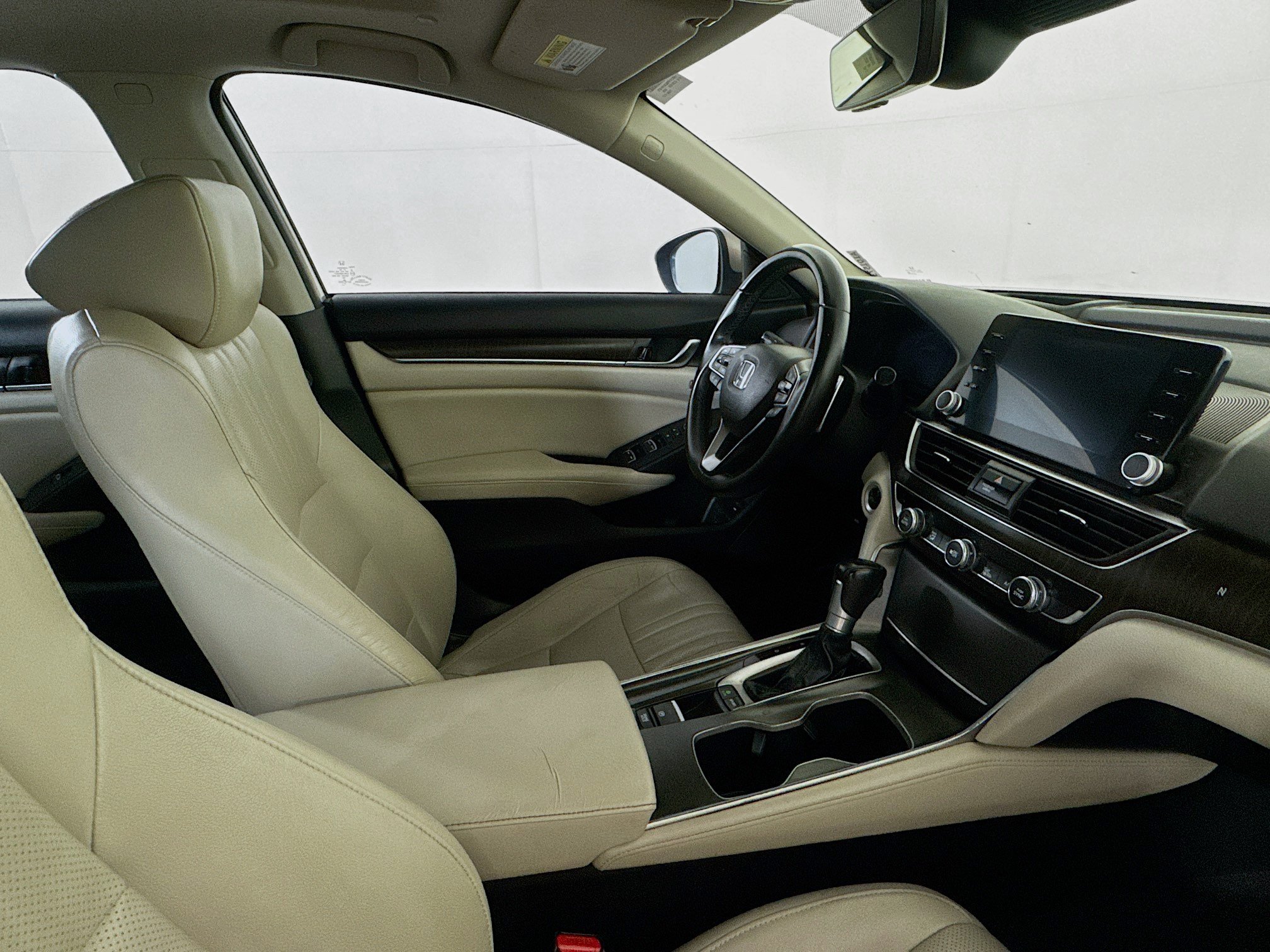 Used 2018 Honda Accord Touring image 27