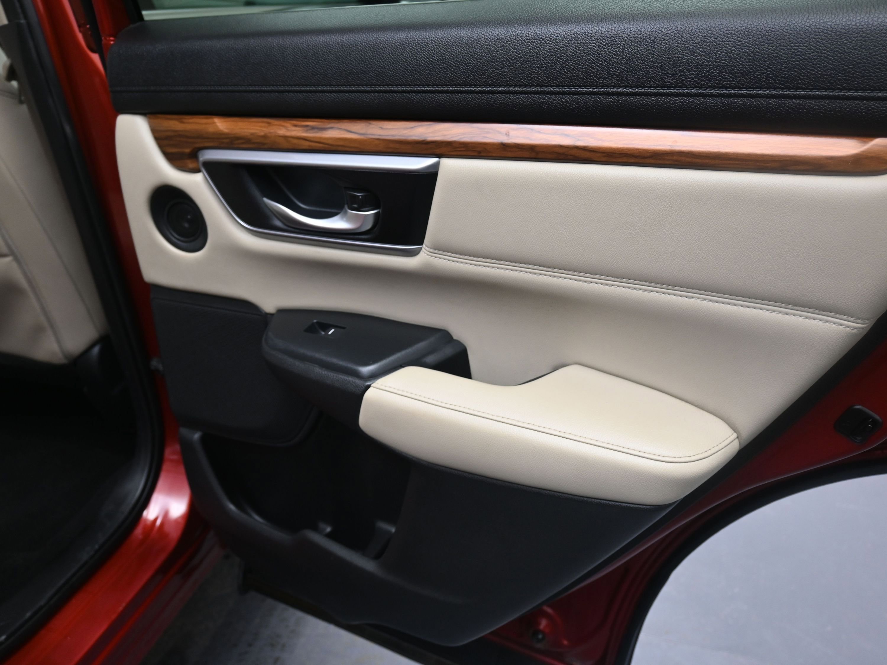 Used 2017 Honda CR-V Touring image 25