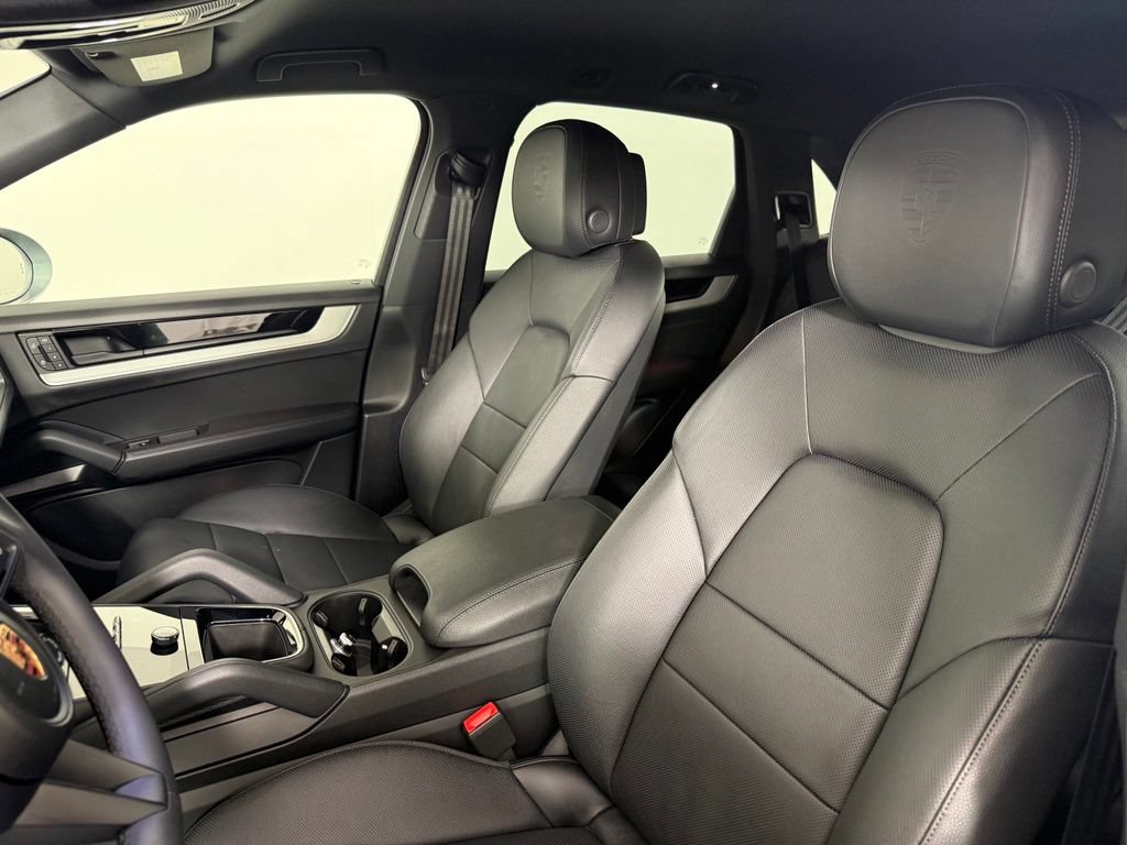 Certified 2025 Porsche Cayenne AWD/4WD image 5