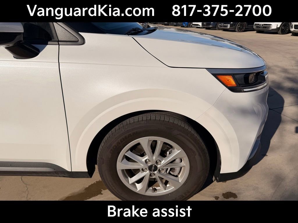 Certified 2024 Kia Carnival LX image 11