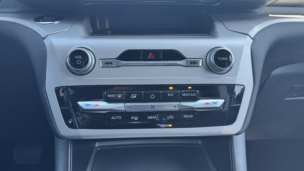 Used 2023 Ford Explorer XLT w/ Equipment Group 202A image 27