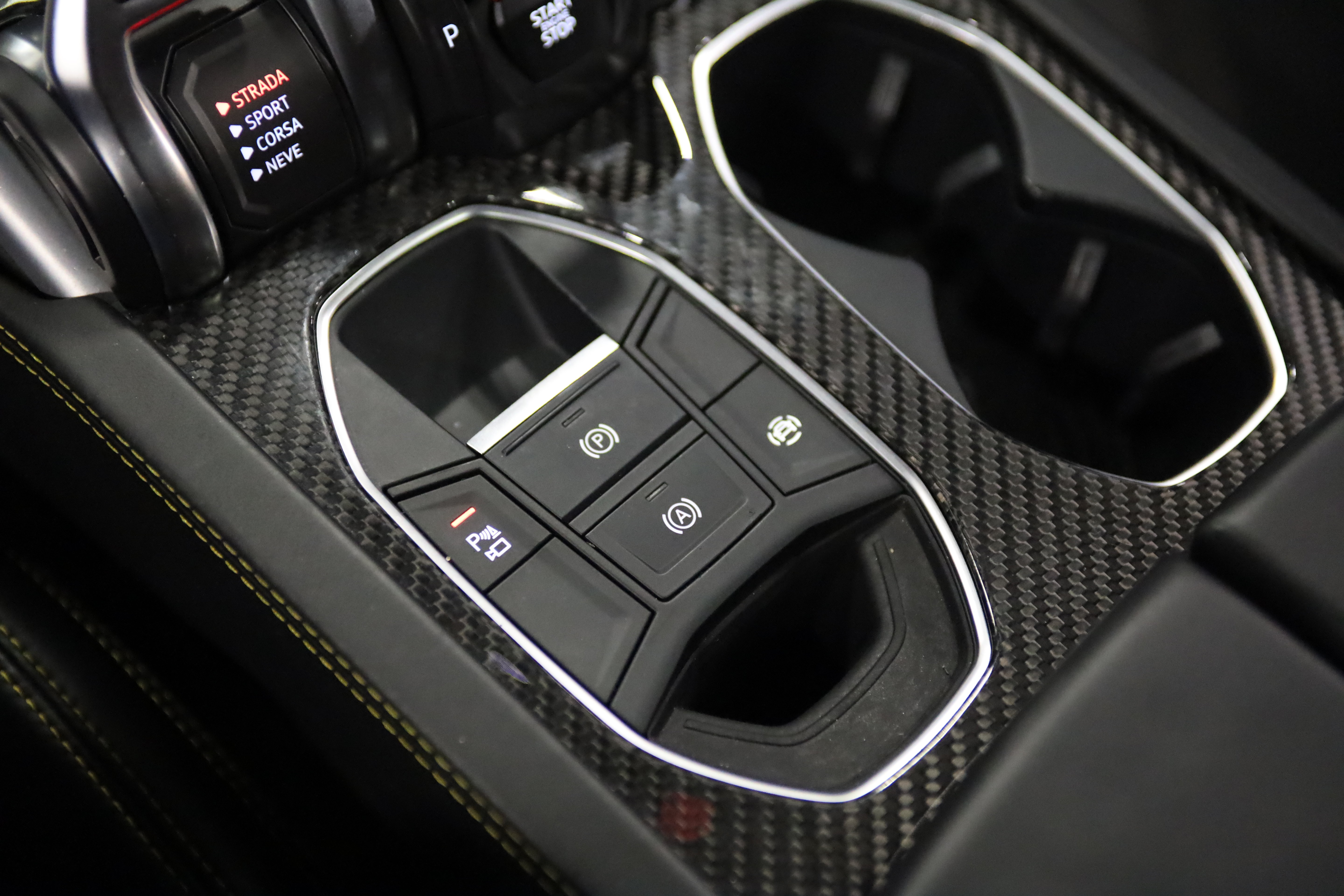 Used 2019 Lamborghini Urus AWD/4WD image 32