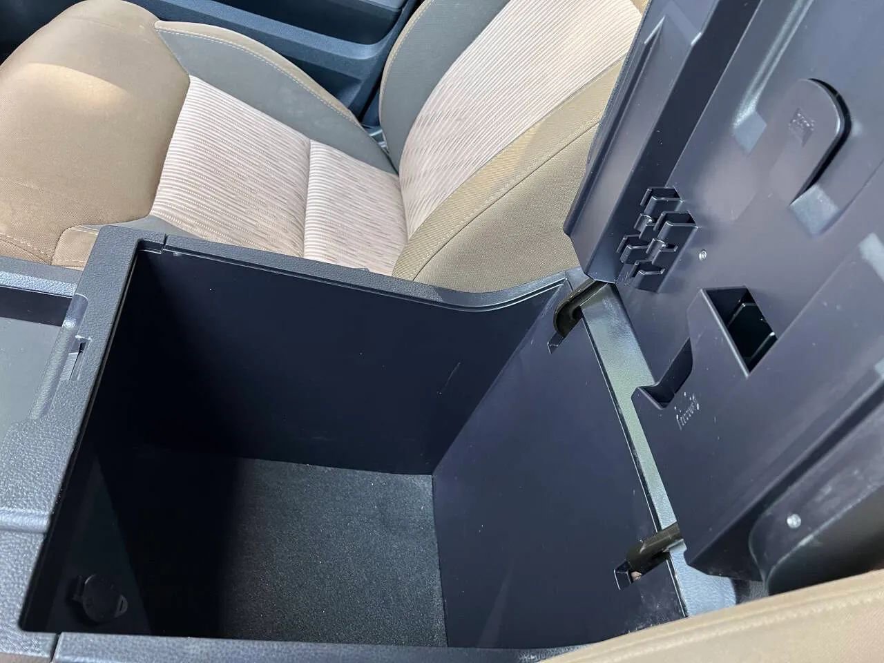 Used 2015 Toyota Tundra SR5 w/ SR5 Upgrade Package image 23