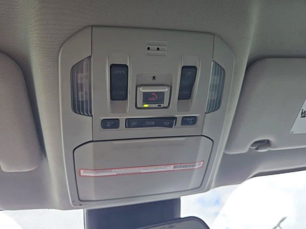 Used 2022 Toyota Highlander XLE FWD image 21
