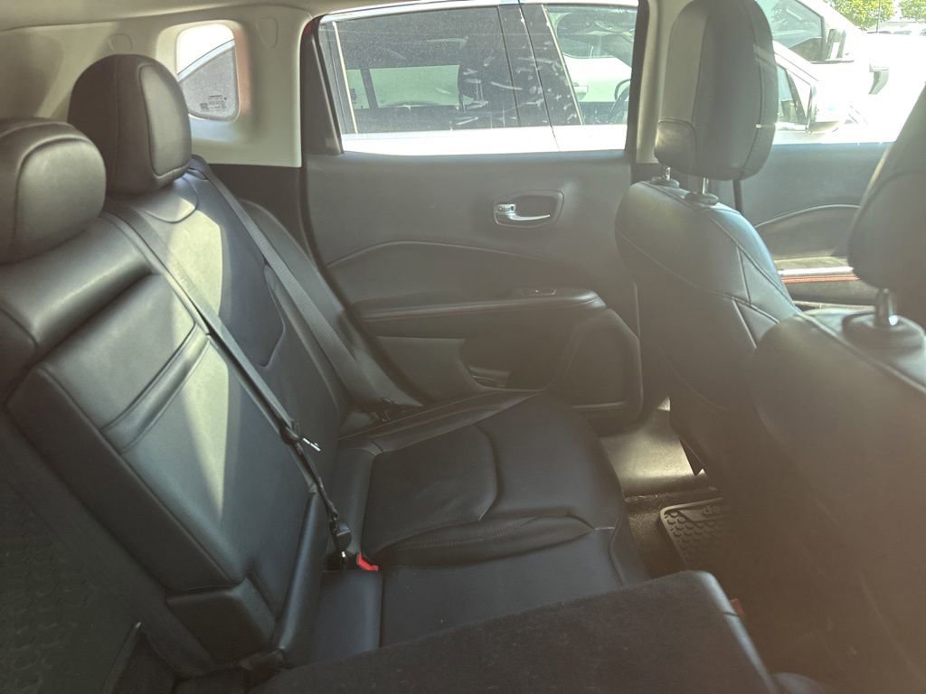Used 2017 Jeep Compass Trailhawk w/ Leather Interior Group AWD/4WD image 16