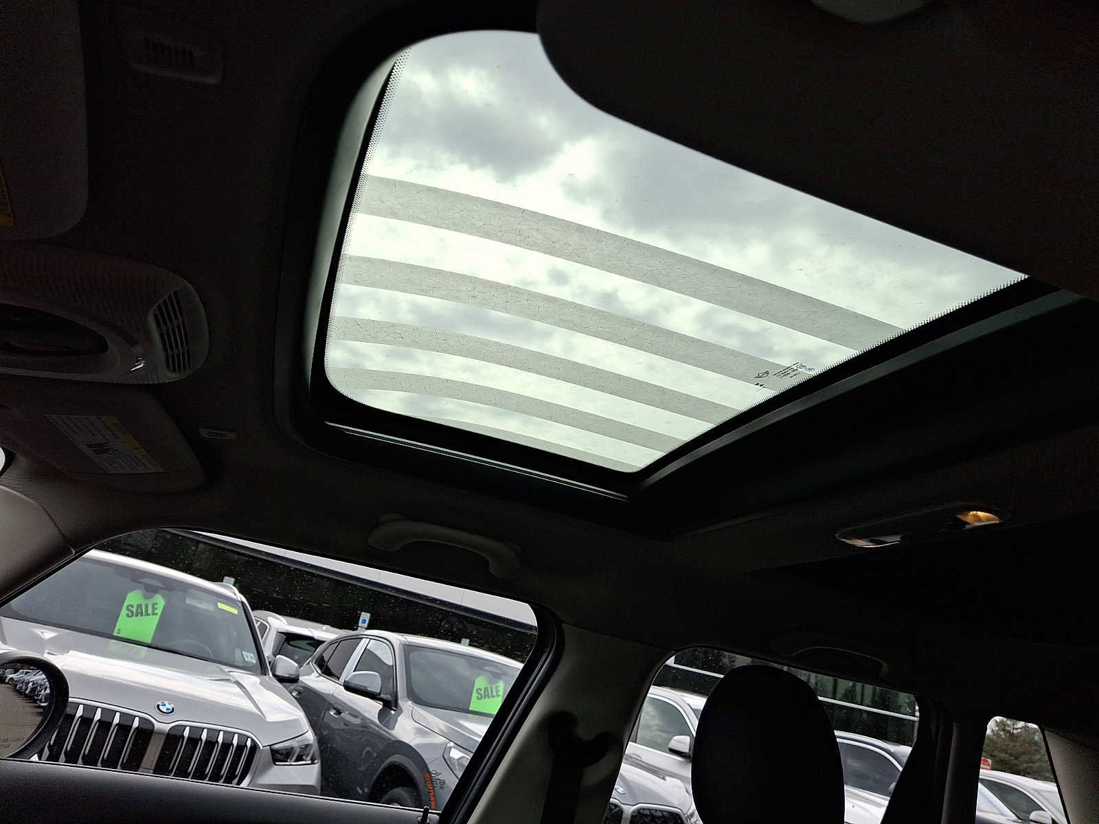 Used 2023 MINI Cooper 4-Door Hardtop w/ Multitone Edition image 15