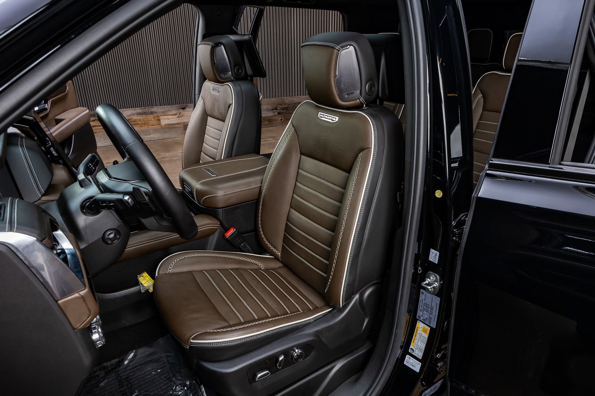 Used 2025 GMC Yukon Denali Ultimate AWD/4WD image 30