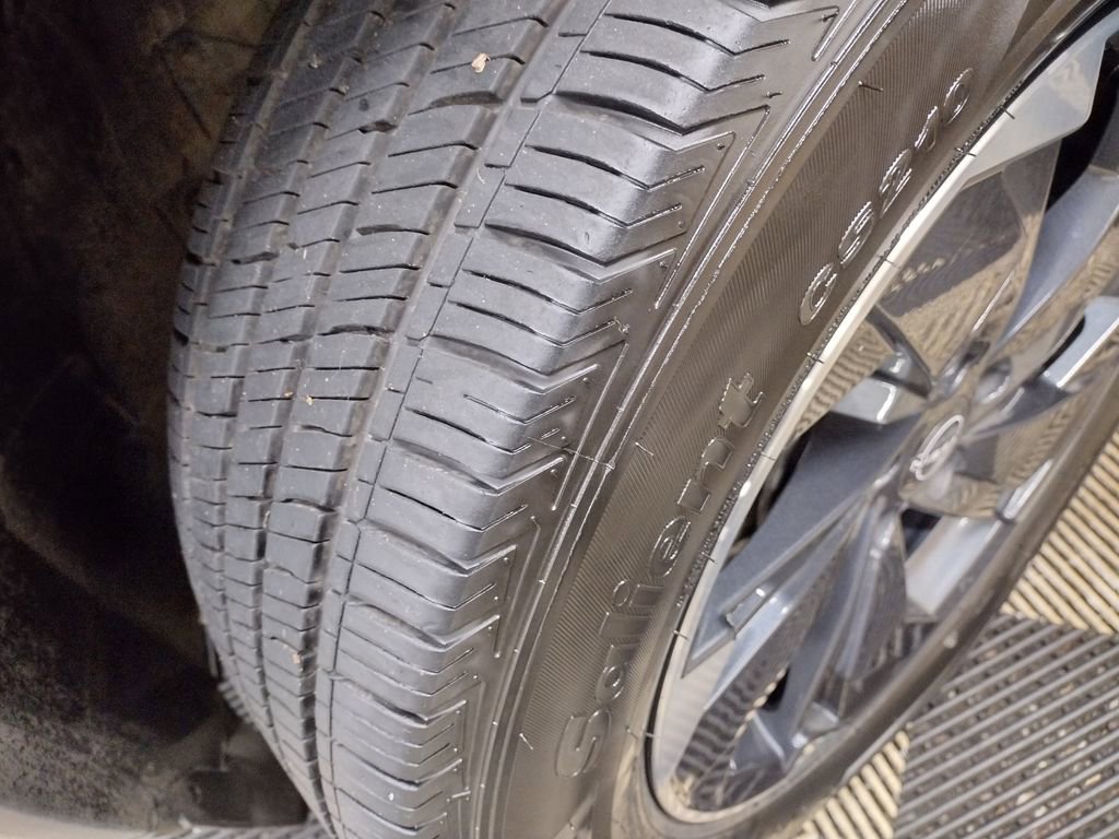 Used 2024 Nissan Rogue SV image 6