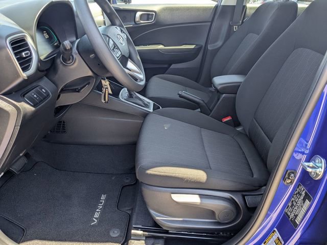 Used 2025 Hyundai Venue SE image 11