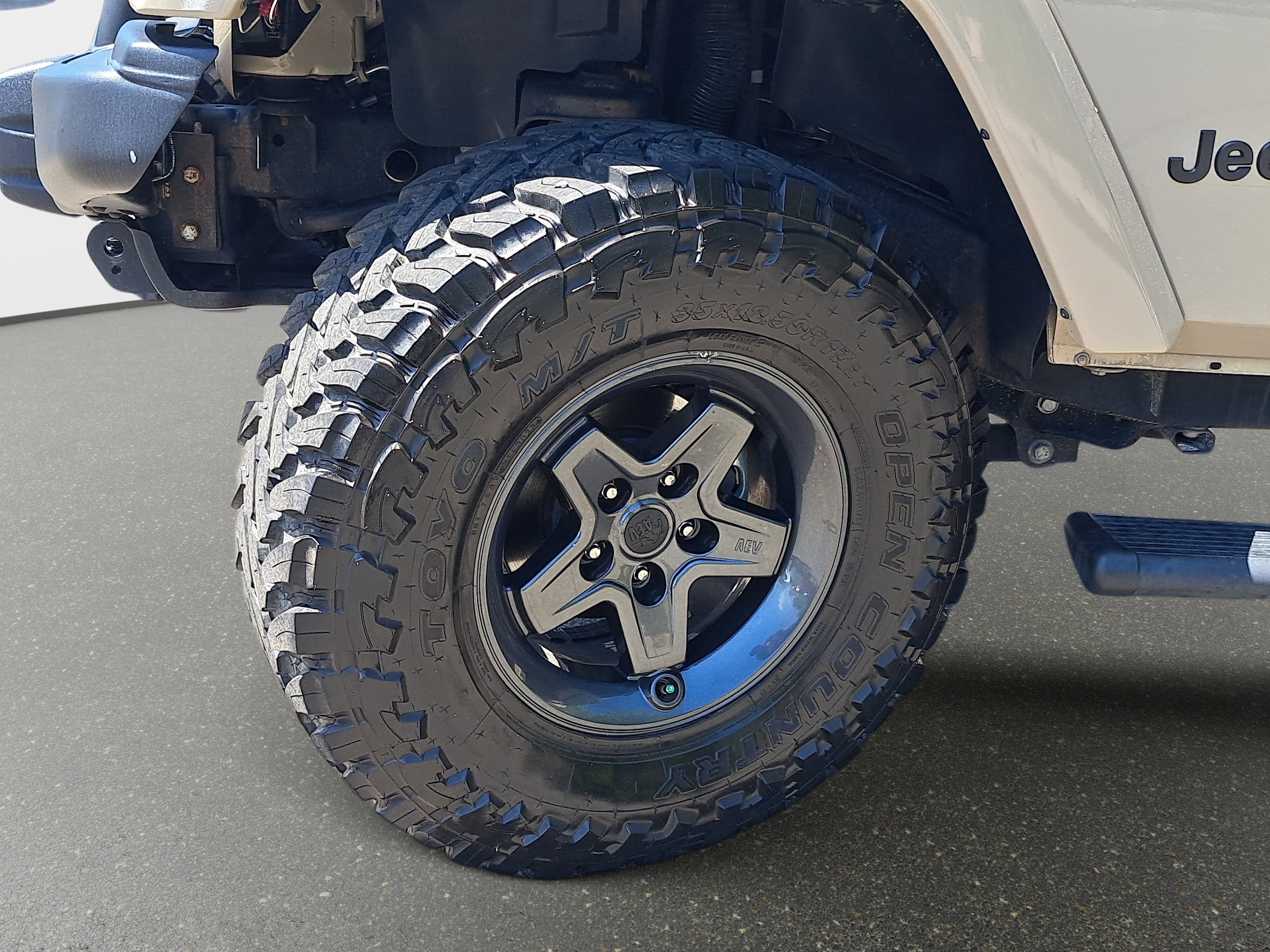 Used 2016 Jeep Wrangler Unlimited Rubicon w/ Connectivity Group image 29