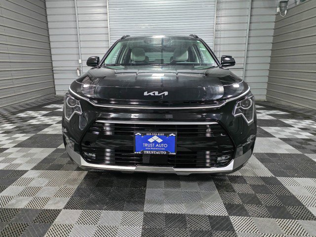 Used 2024 Kia Niro EX Touring image 3