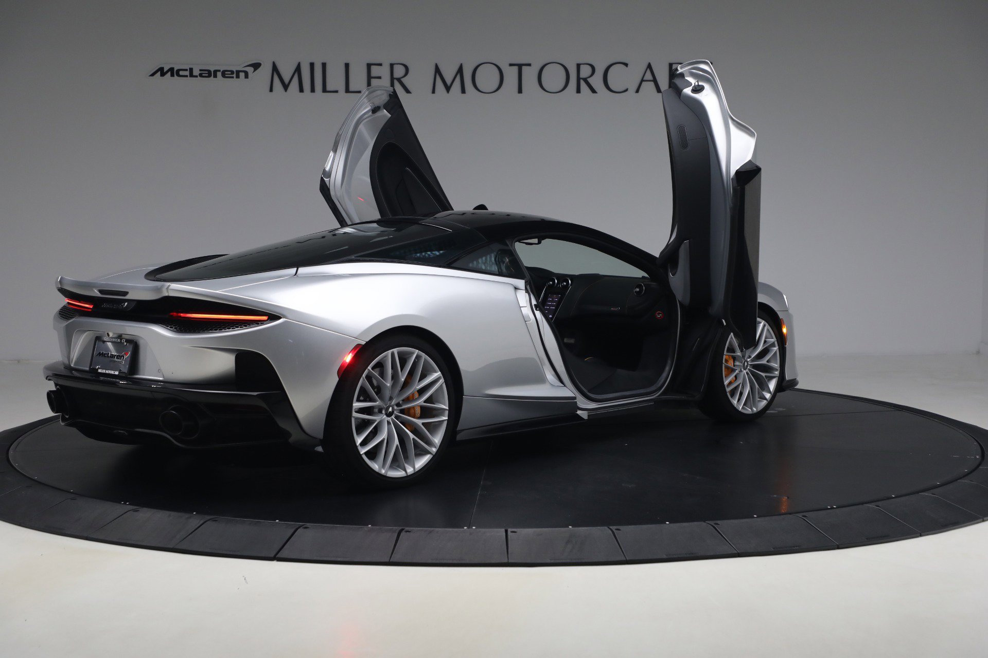 Used 2023 McLaren GT RWD image 20