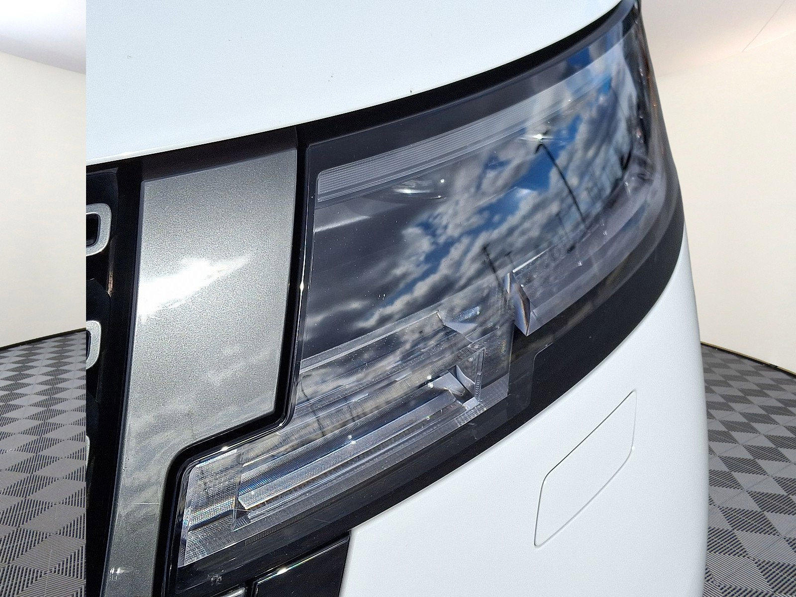 Used 2023 Land Rover Range Rover SE image 8