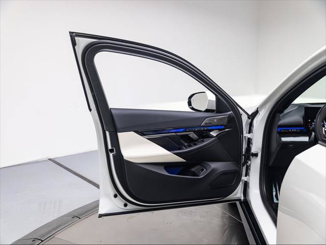Used 2024 BMW 540i xDrive w/ Premium Package AWD/4WD image 25
