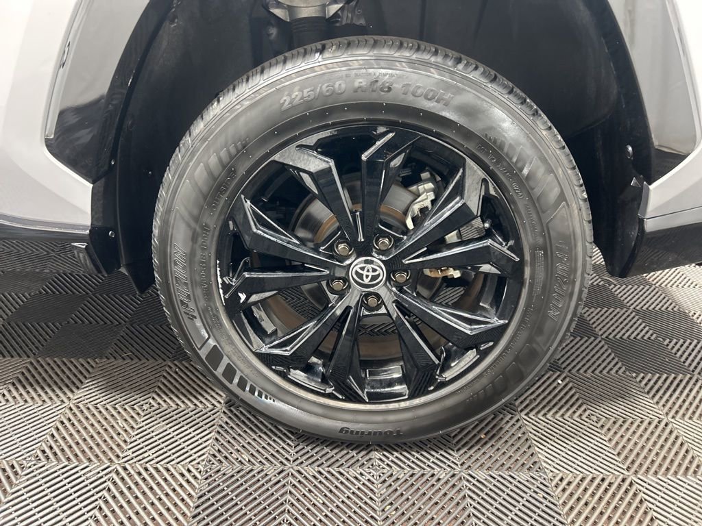 Used 2023 Toyota RAV4 SE image 33