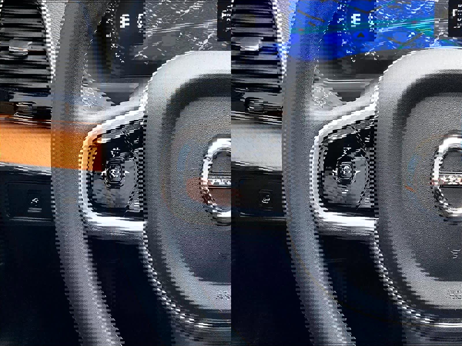 Used 2023 Volvo XC90 B6 Plus w/ Protection Package Premier image 21