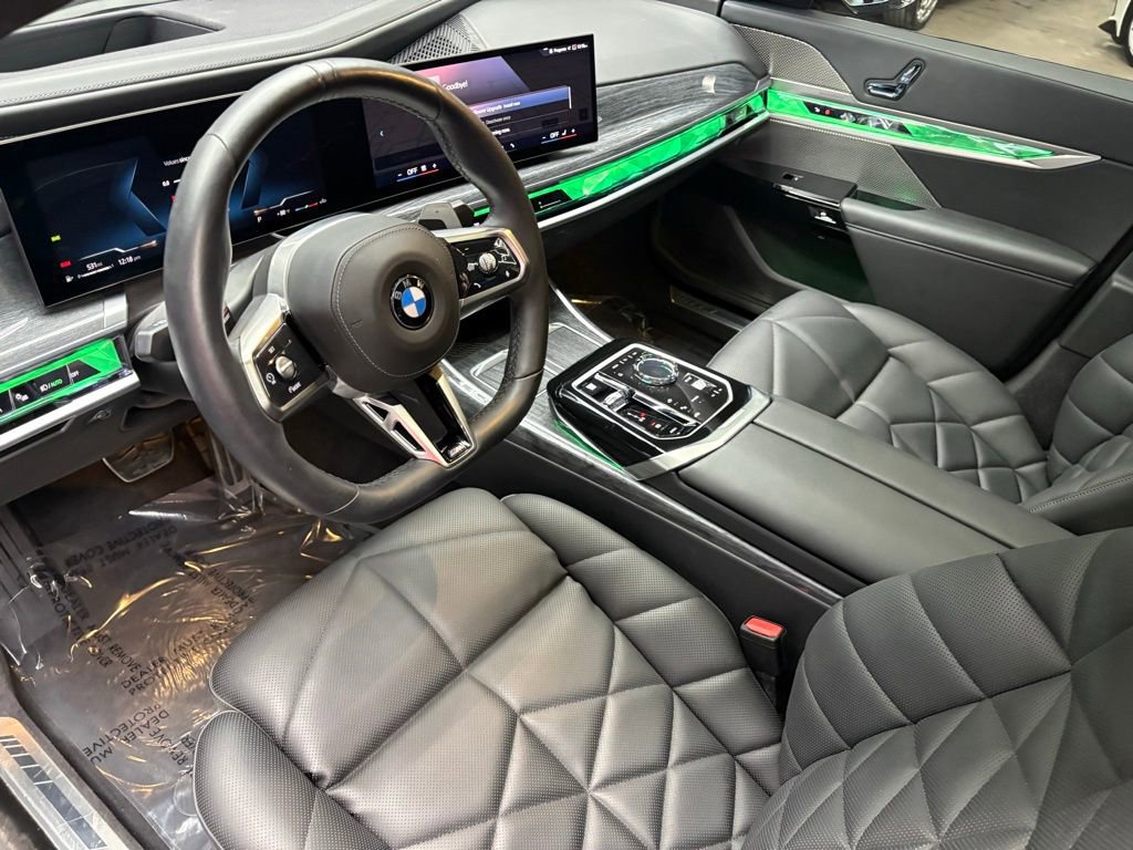 Used 2025 BMW 740i w/ Premium Package RWD image 27
