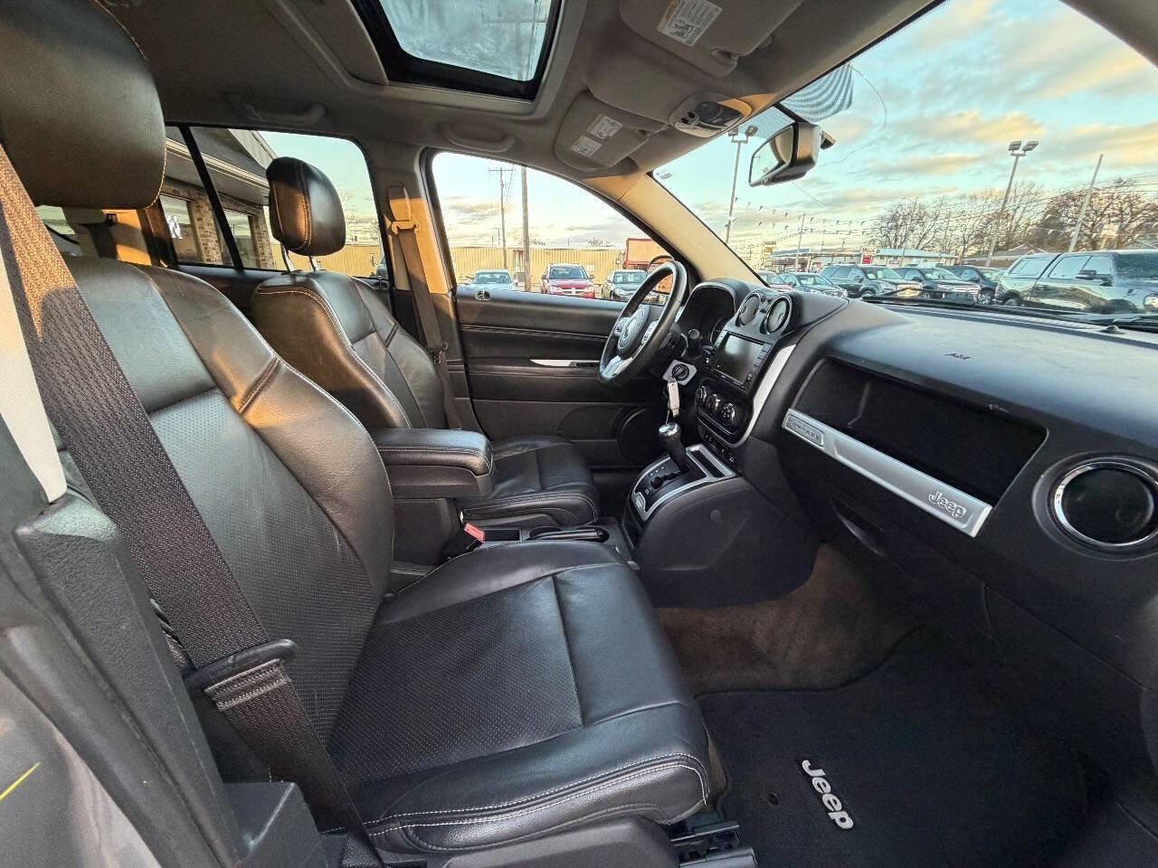 Used 2017 Jeep Compass High Altitude FWD image 16