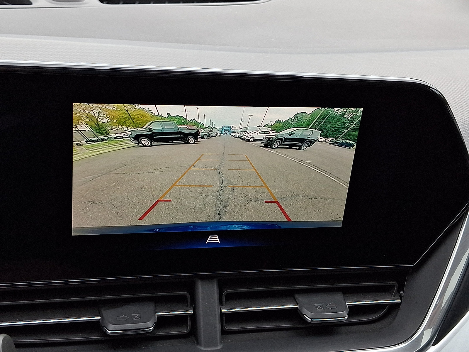 Used 2024 Chevrolet Trax LT w/ Sunroof Package FWD image 17