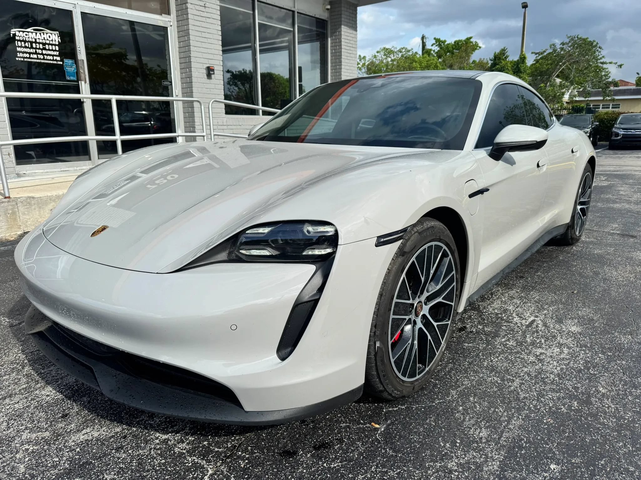 Used 2021 Porsche Taycan 4S AWD/4WD image 1