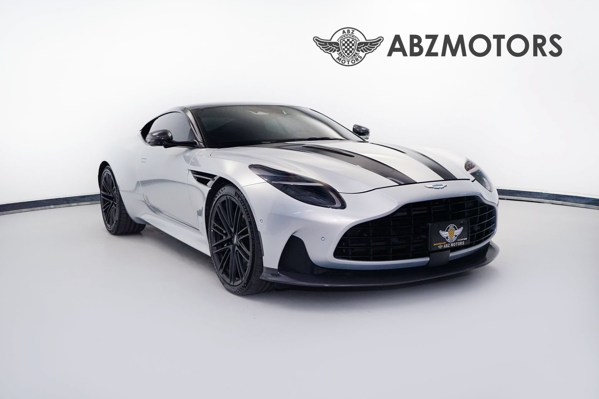 Used 2025 Aston Martin DB12 Coupe RWD image 1
