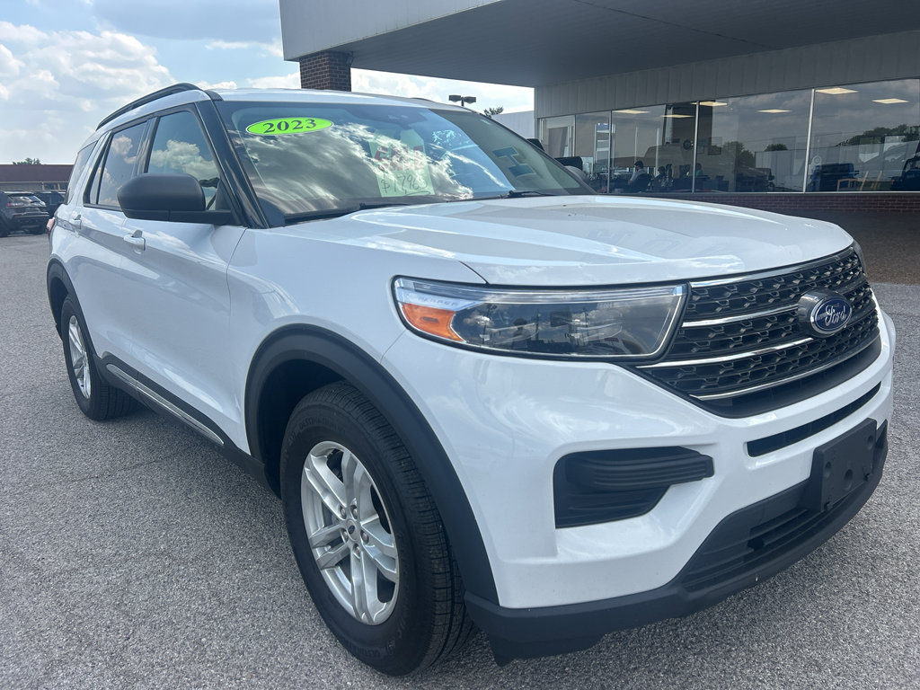 Used 2023 Ford Explorer XLT RWD image 3