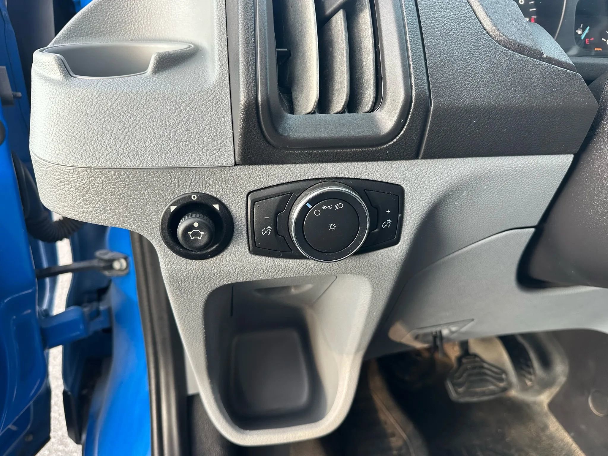 Used 2017 Ford Transit 250 148 Medium Roof image 18