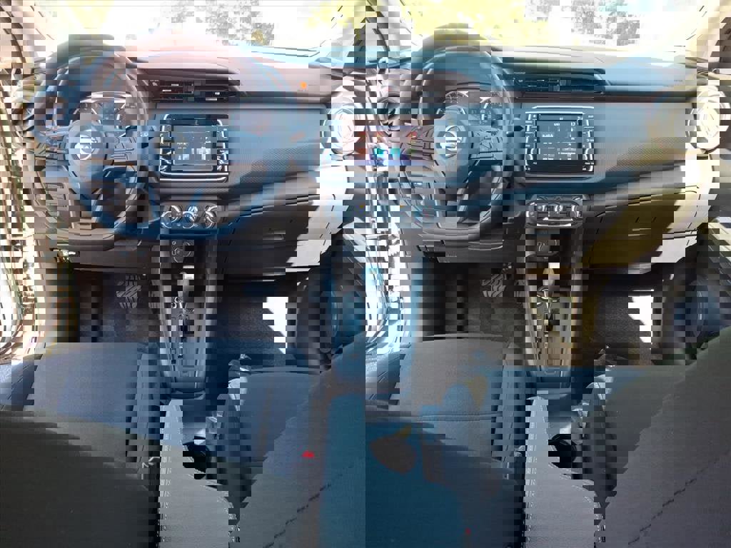 New 2025 Nissan Kicks Play S image 7