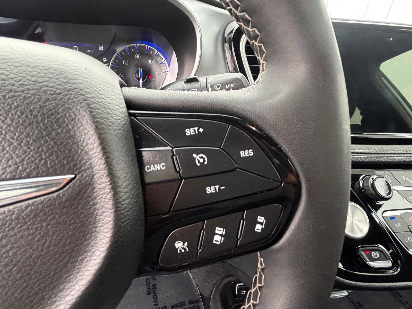 Used 2024 Chrysler Pacifica Touring FWD image 25