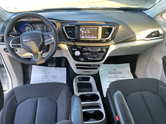 Used 2023 Chrysler Voyager LX FWD image 13