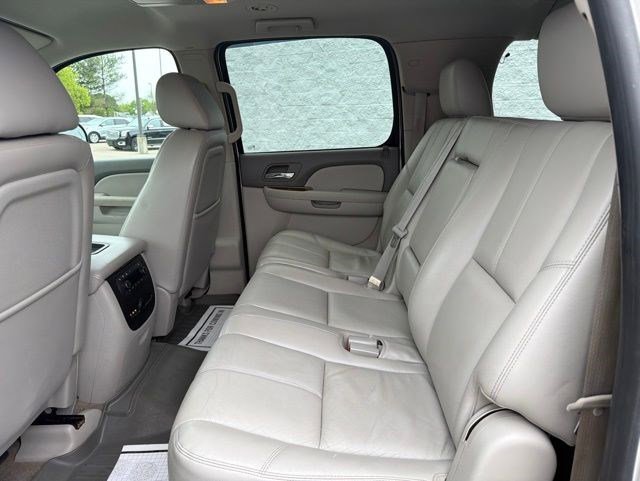 Used 2012 Chevrolet Suburban LT w/ Luxury Package AWD/4WD image 15
