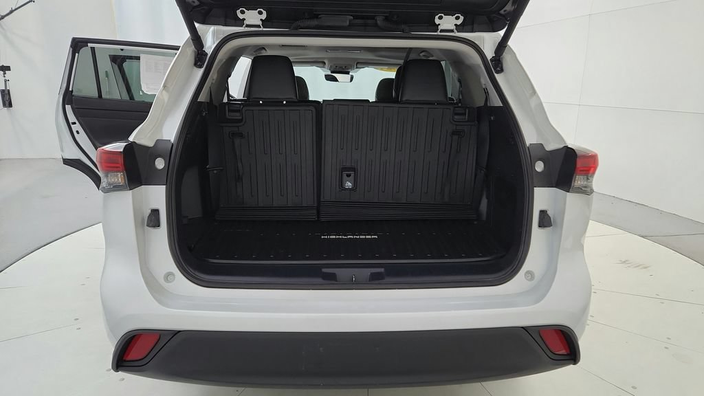 Certified 2024 Toyota Highlander XLE AWD/4WD image 20