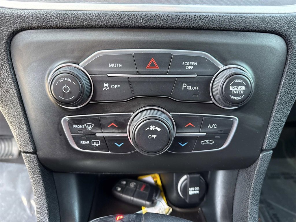 Used 2022 Dodge Charger SXT w/ Driver Convenience Group image 18
