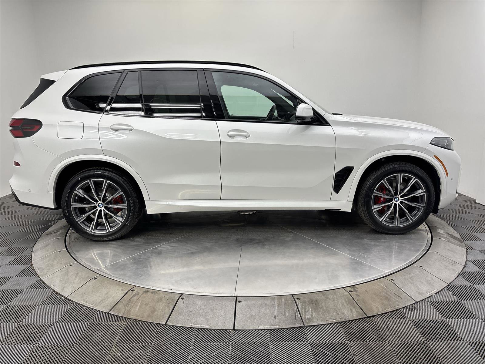 New 2026 BMW X5 xDrive40i w/ M Sport Package image 17