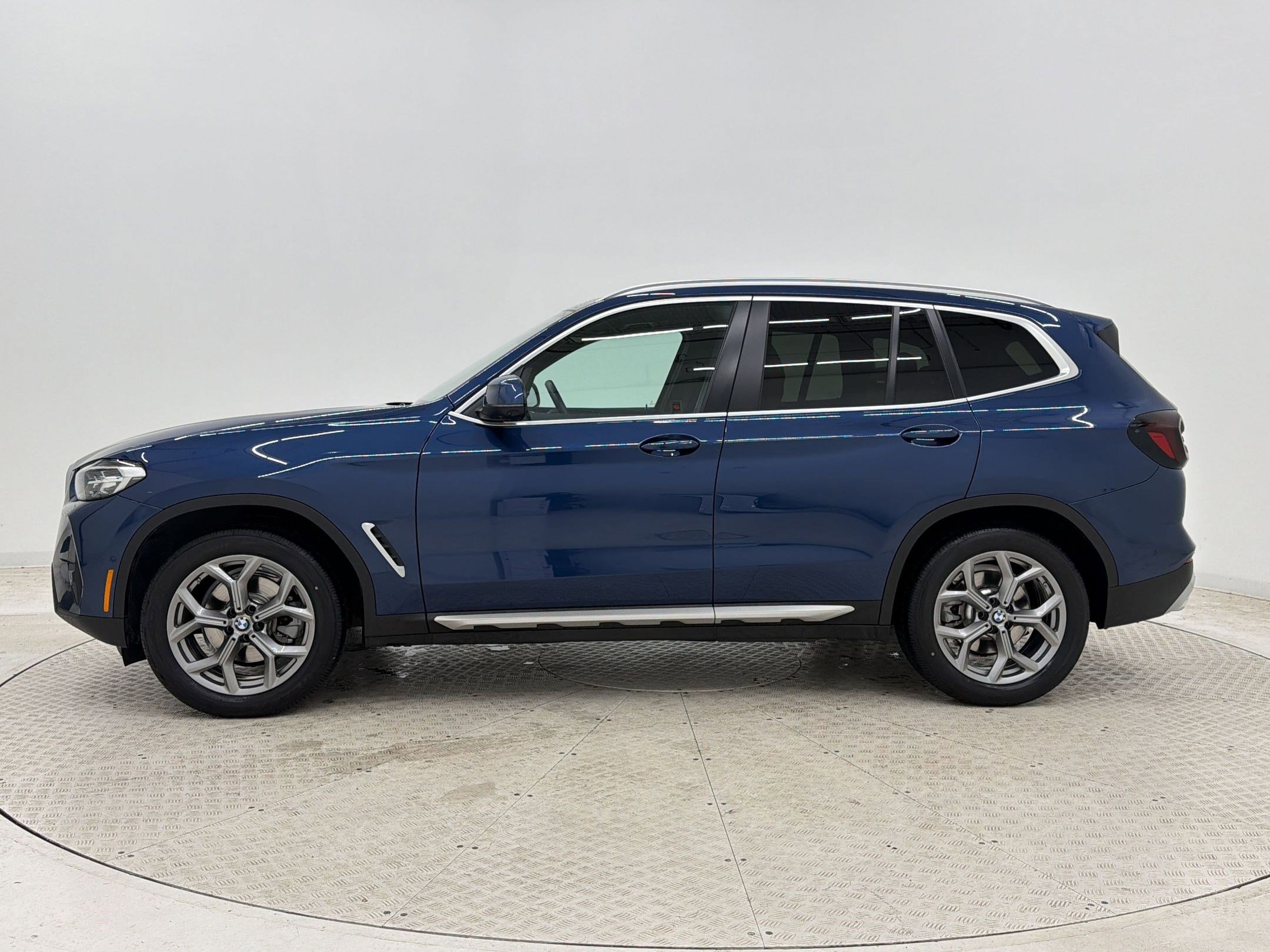Certified 2024 BMW X3 xDrive30i w/ Convenience Package AWD/4WD image 2