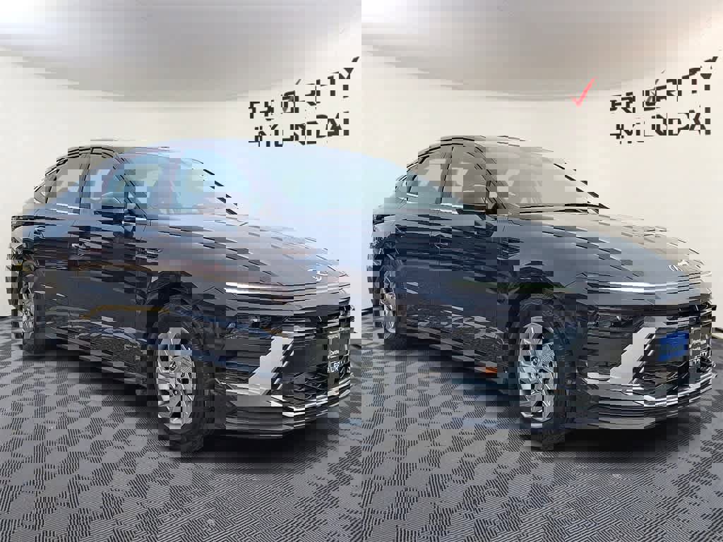 Certified 2025 Hyundai Sonata SE image 3