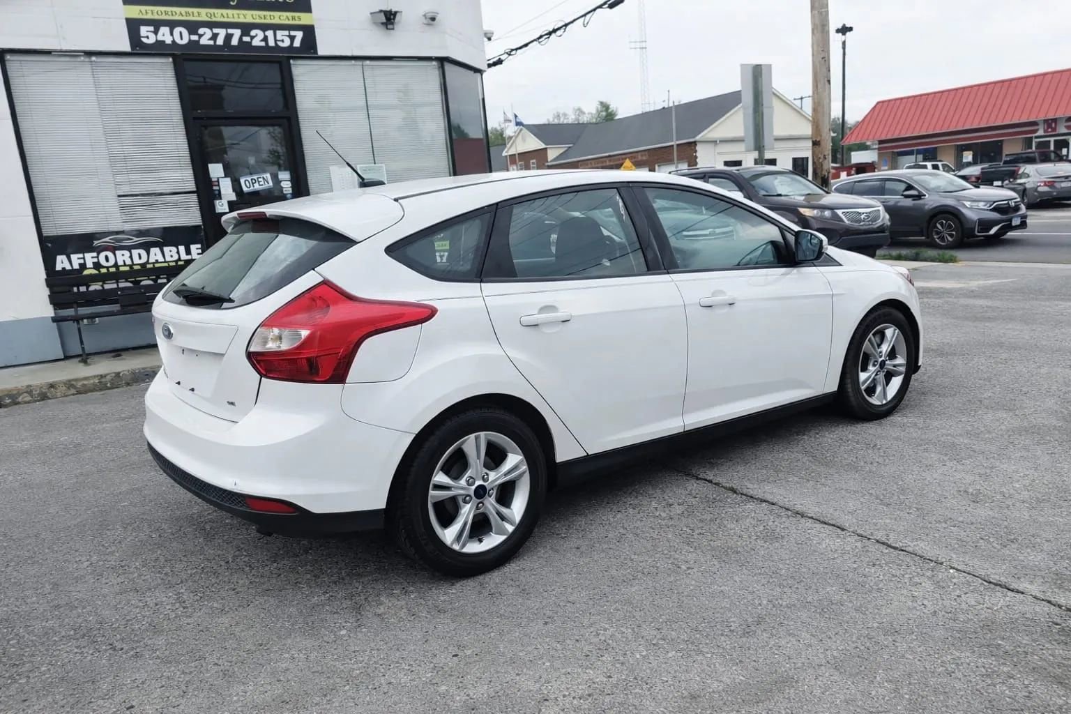 Used 2014 Ford Focus SE FWD image 6