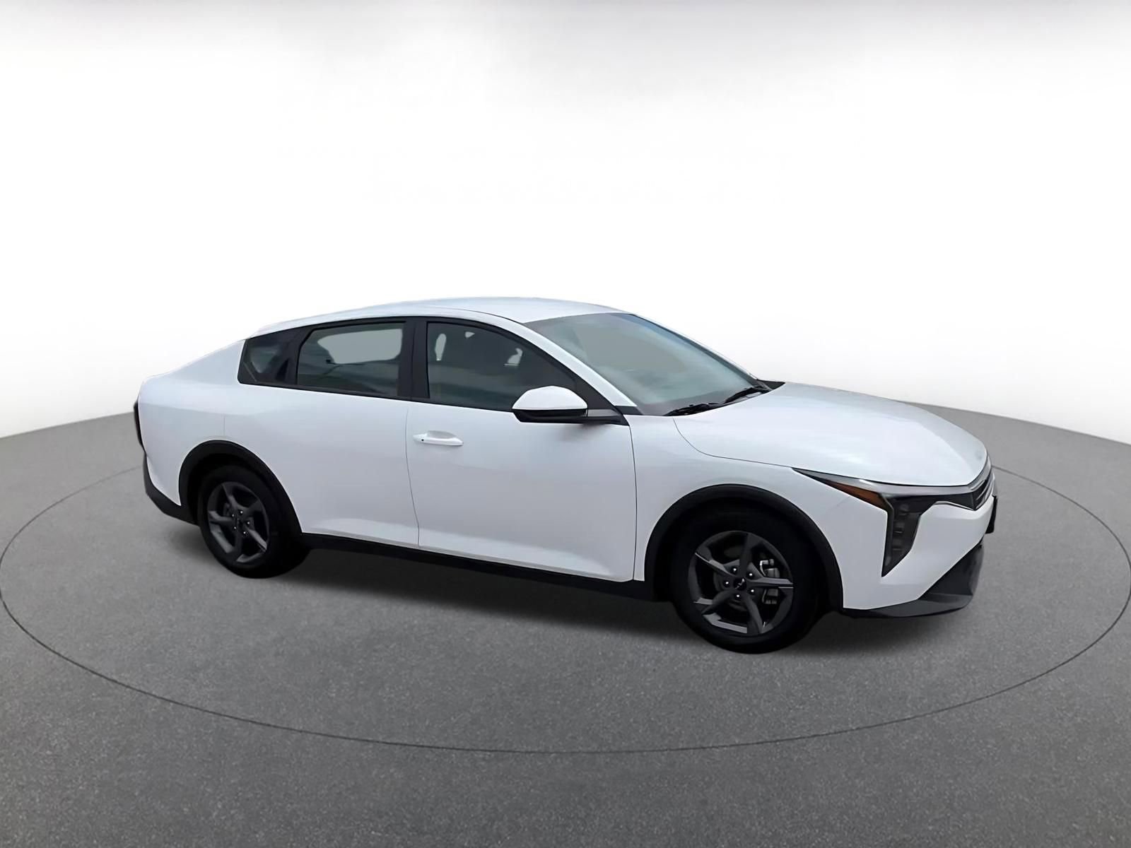 Used 2025 Kia K4 FWD image 2