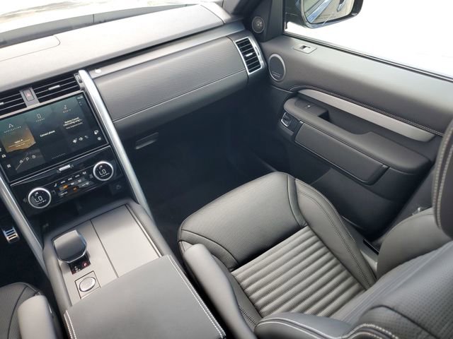 New 2025 Land Rover Discovery Dynamic SE AWD/4WD image 17