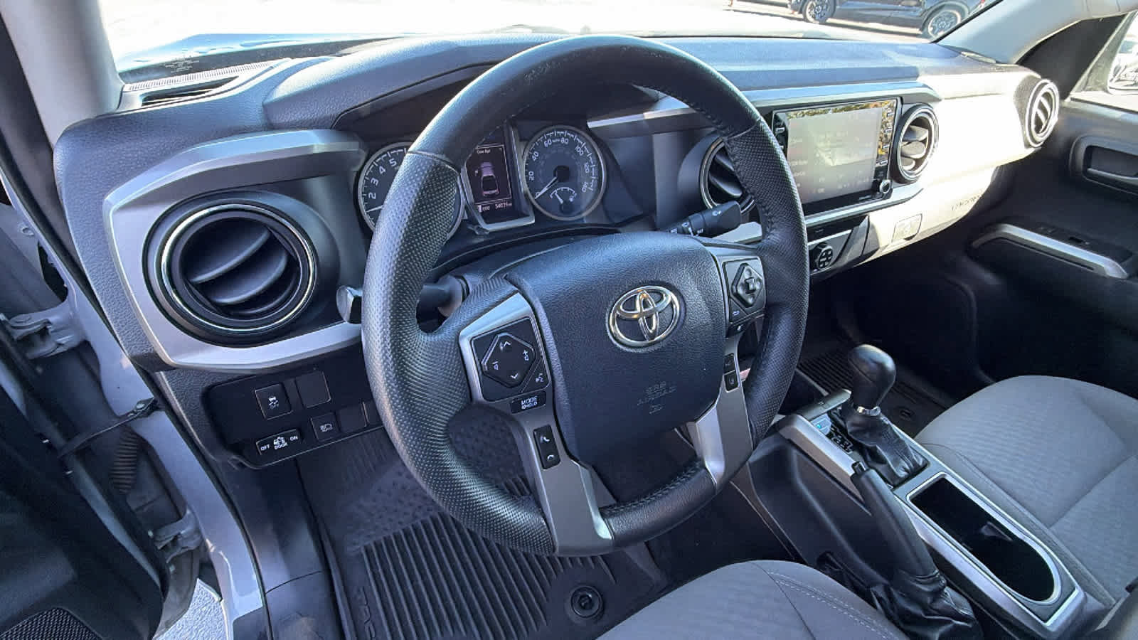 Used 2020 Toyota Tacoma SR5 RWD image 10