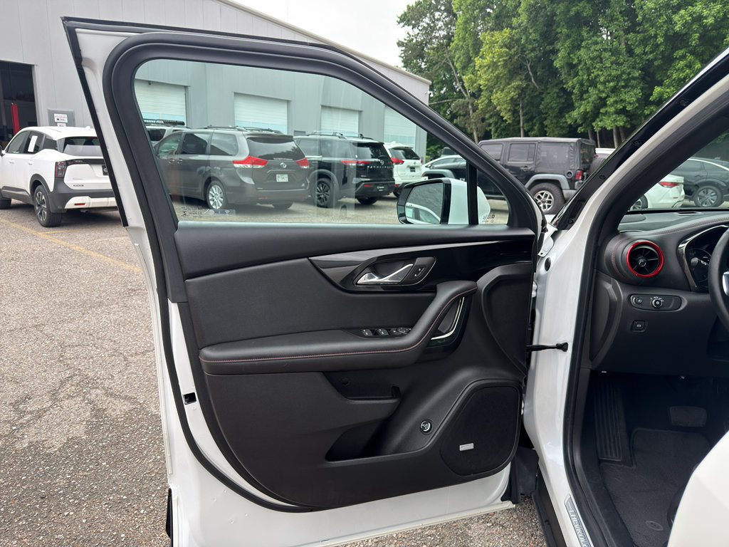 Used 2023 Chevrolet Blazer RS FWD image 9