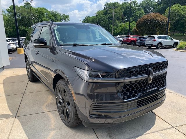 New 2027 Lincoln Navigator Reserve w/ Jet Appearance Package AWD/4WD image 8