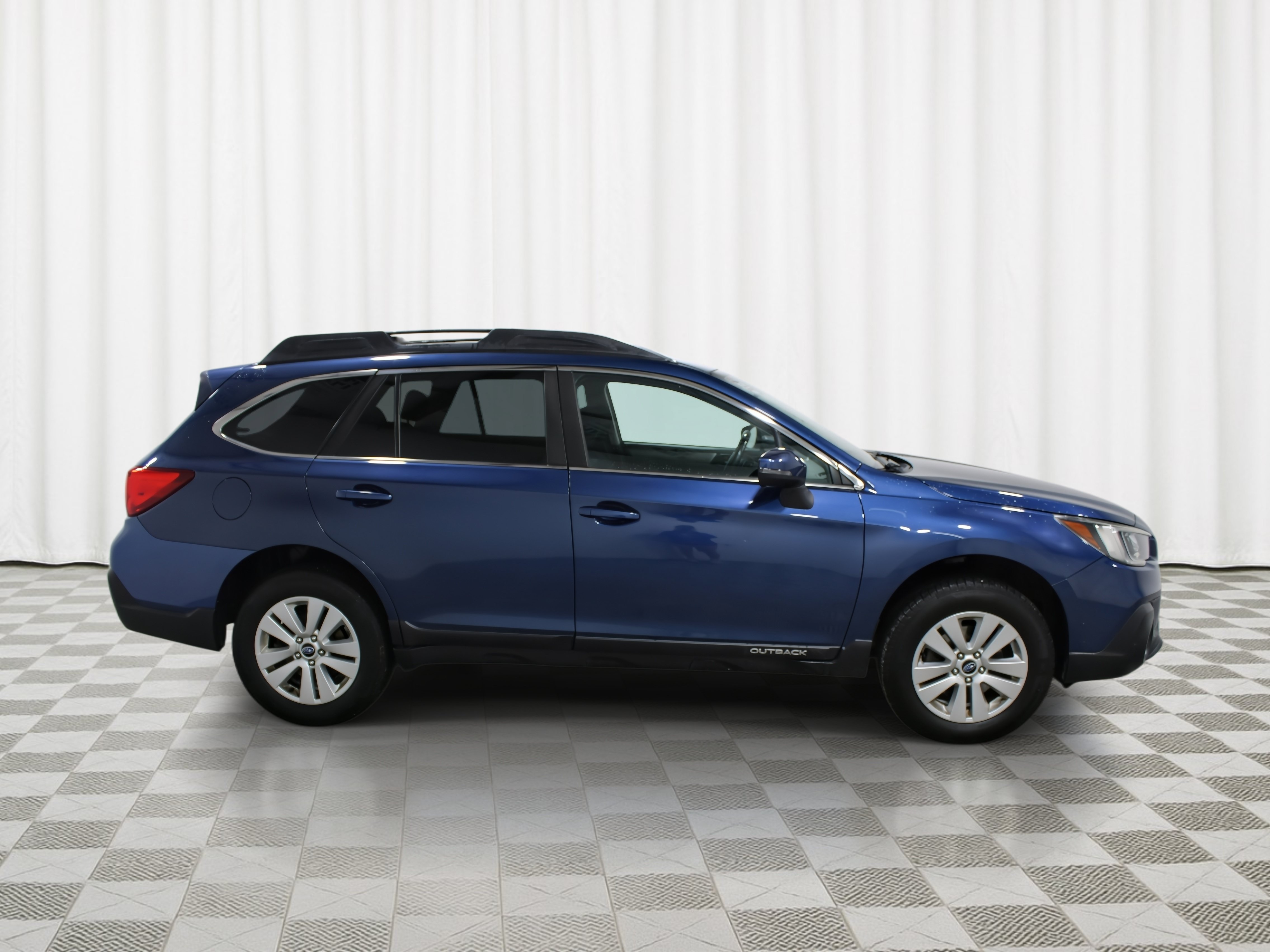 Used 2019 Subaru Outback 2.5i Premium AWD/4WD image 2