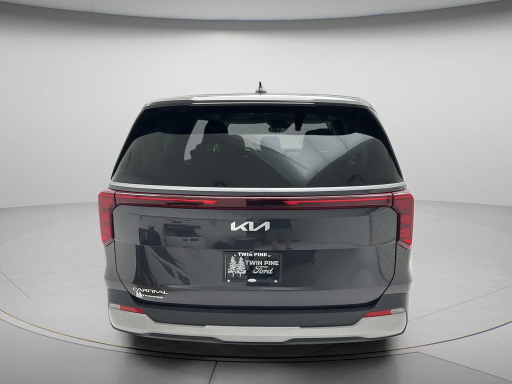 Used 2025 Kia Carnival FWD image 6