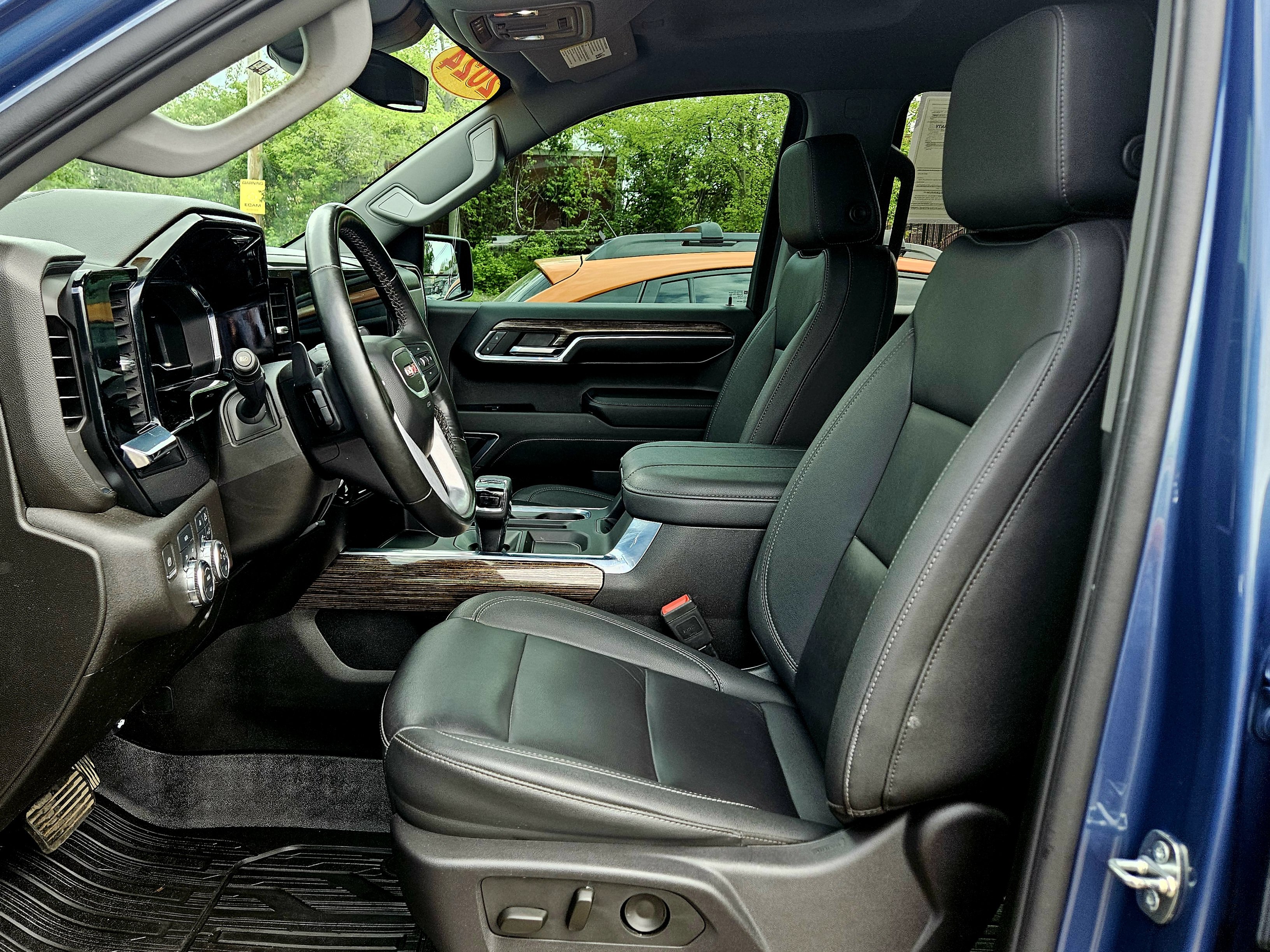 Used 2024 GMC Sierra 1500 Elevation w/ Elevation Premium Package AWD/4WD image 7