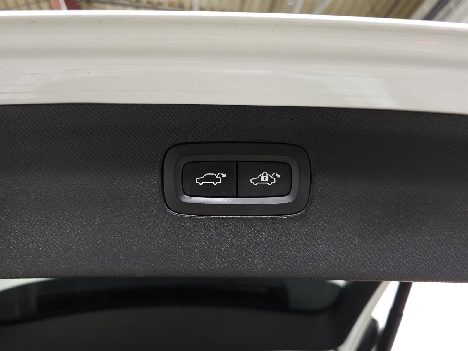 Used 2021 Volvo XC90 T6 Momentum w/ Protection Package Premier AWD/4WD image 8